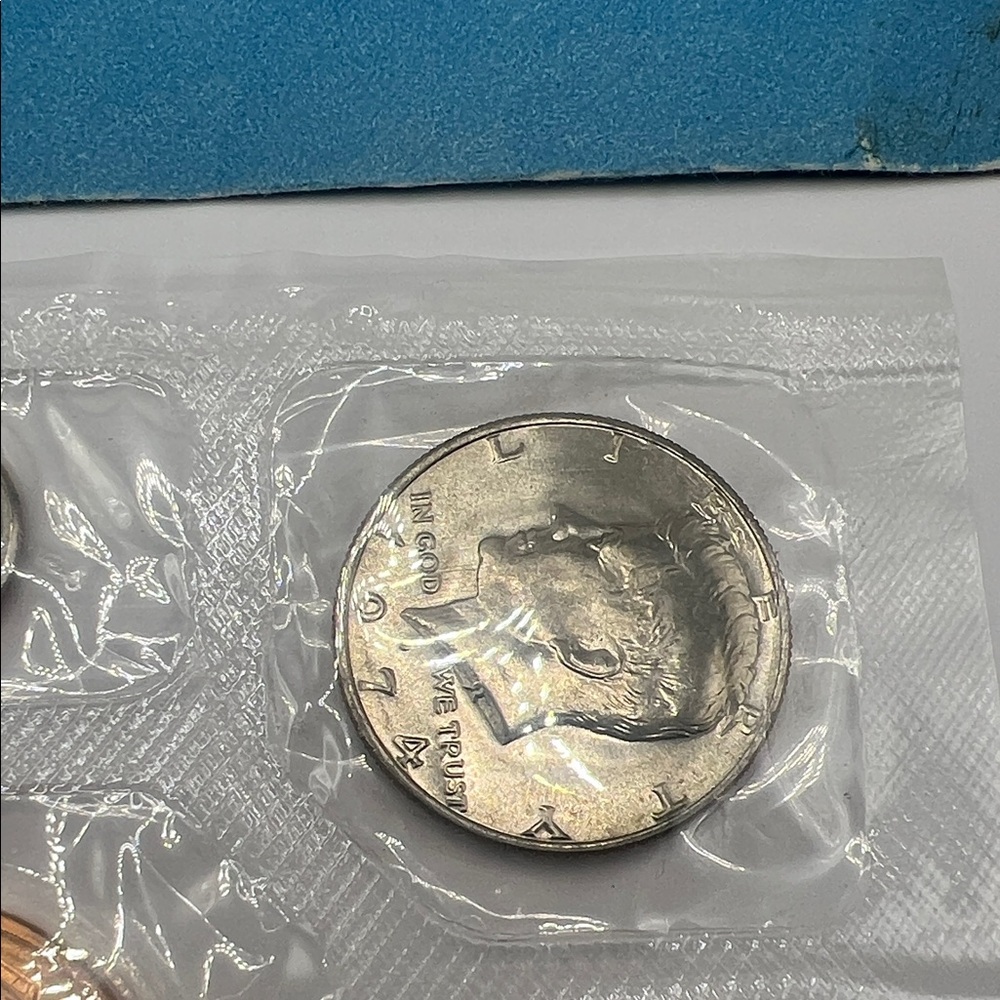 1974-1975 Denver Mint Souvenir Coin Set - Picture 3 of 14